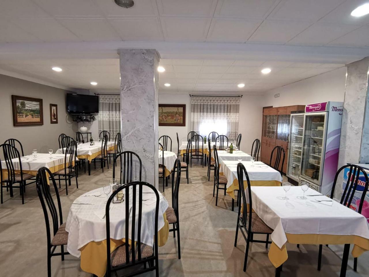 Hostal El Sevillano Rus Exterior photo